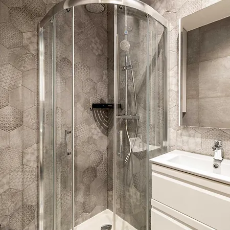 Renovated - Meynadier Apartment